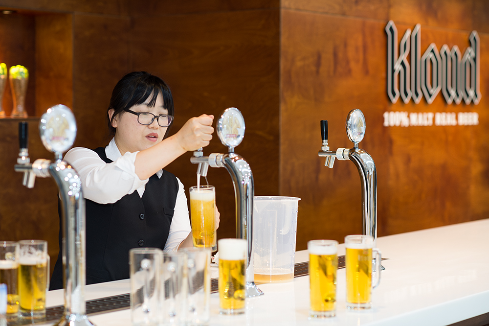 Kloud被称作“真正的啤酒”，按照德国纯净法采用百分之百麦芽酿制，并且不使用高浓稀释工艺。